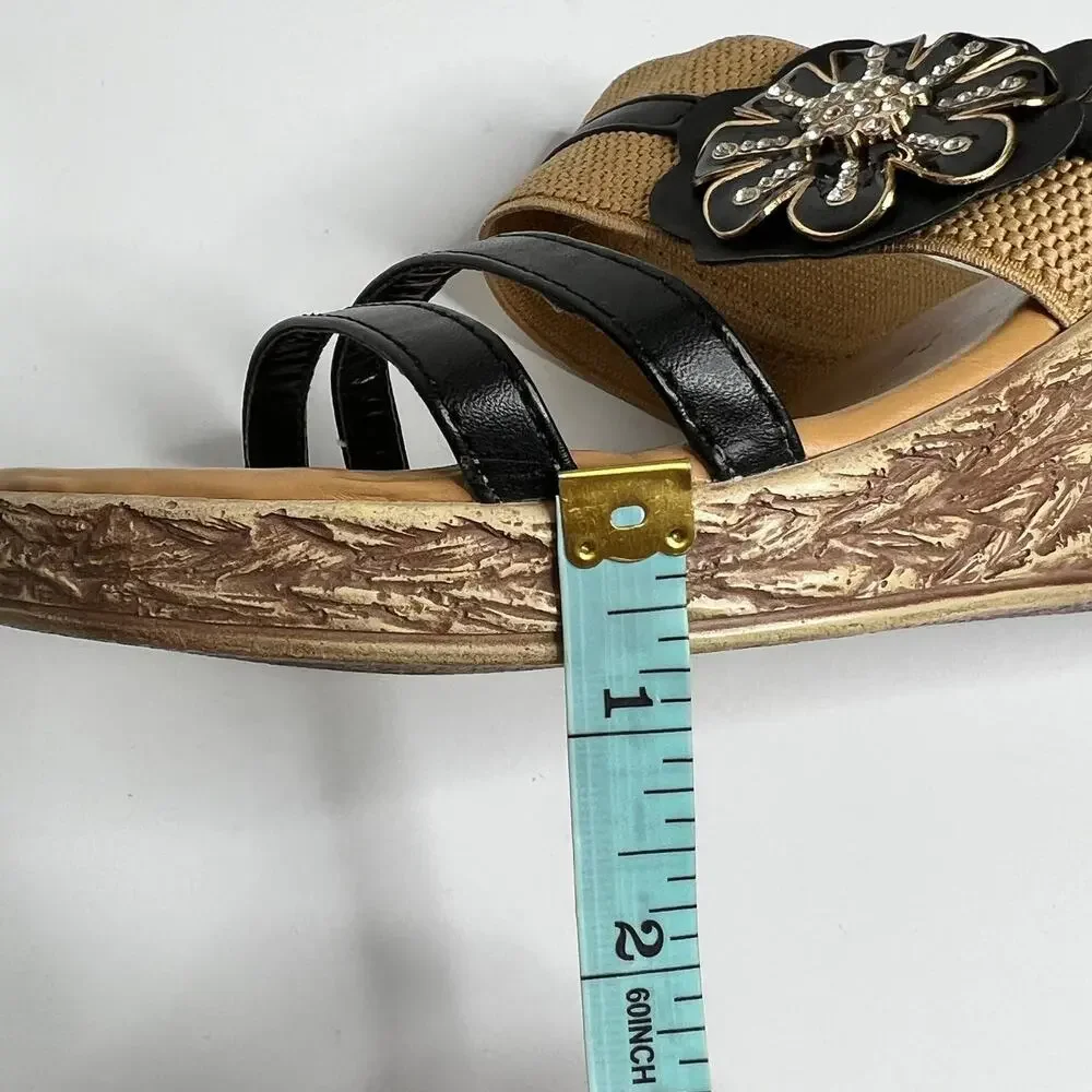 Via Veneto Slip On Wedge Sandals Tan Black Flower Size 10